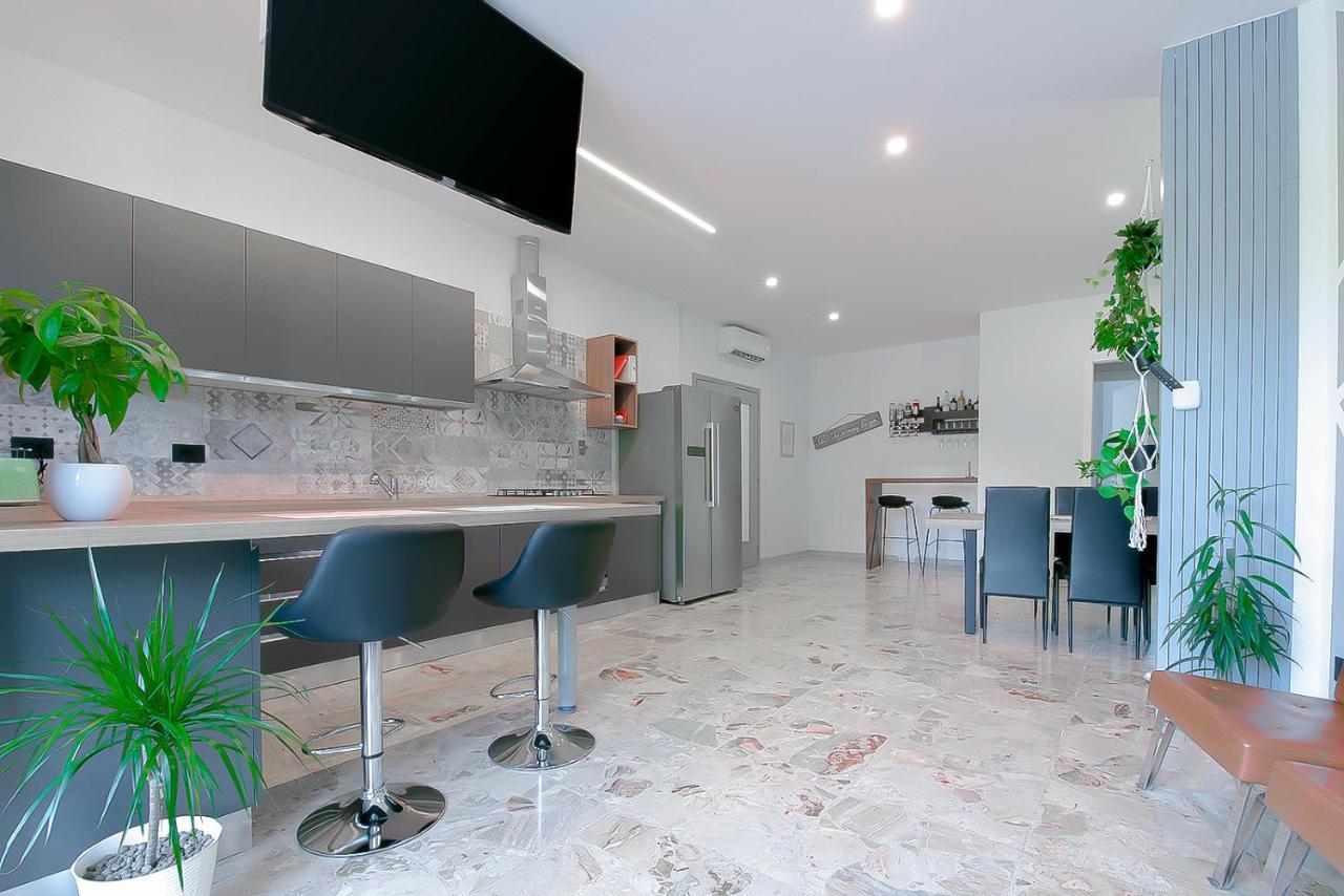 Alle Porte Del Centro - Guest House - Reggio Emilia - Ingresso Centro Storico - Parcheggio Gratuito Ngoại thất bức ảnh